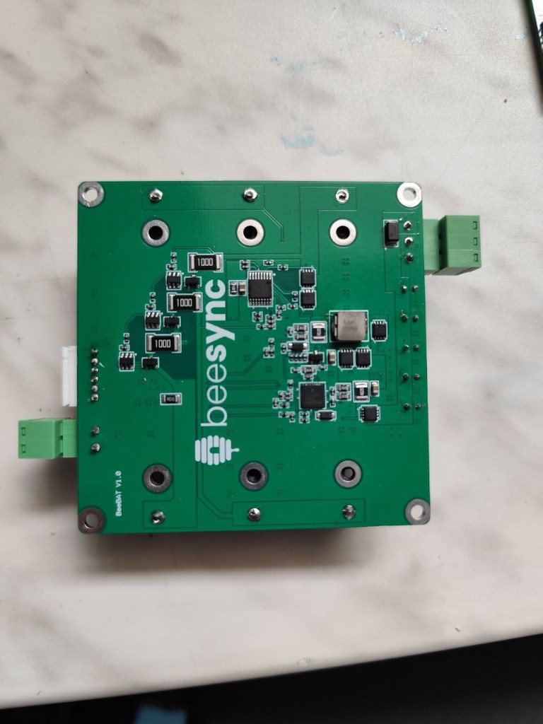 BeeSync PCB համակարգի իրական լուսանկար